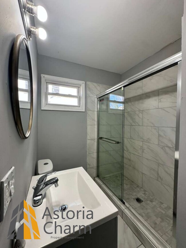 Building Photo - 3004 Clifton Ave