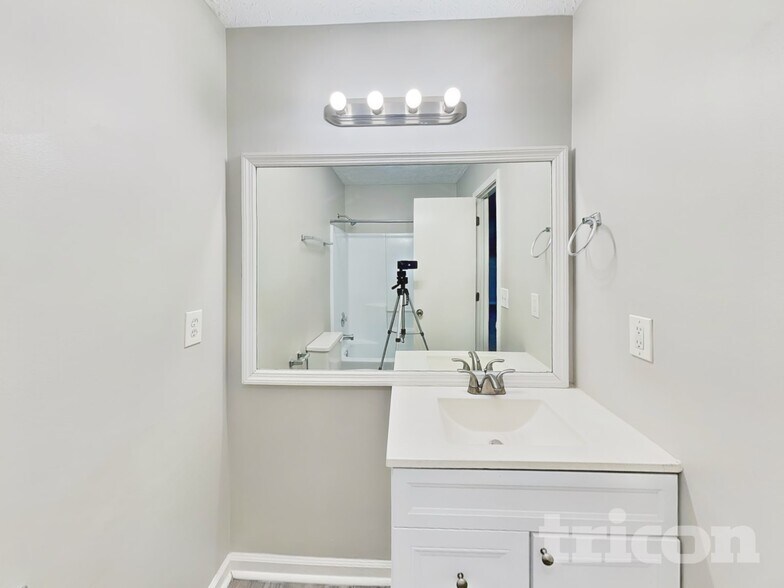 Building Photo - 308 Knollwood Ln