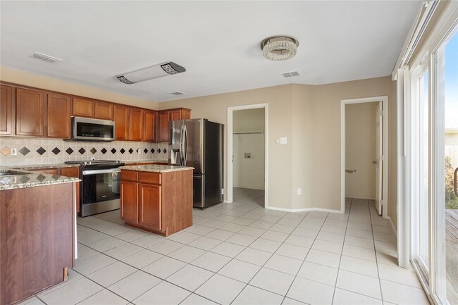 Building Photo - 1921 Southridge Ln