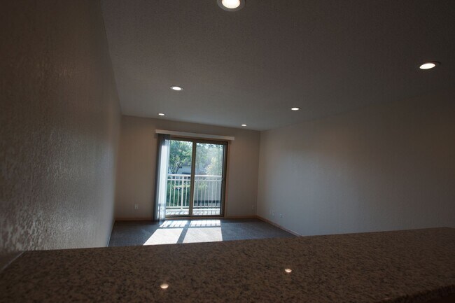 Building Photo - Newly Renovated Top-Floor One-Bedroom with East-Facing Balcony