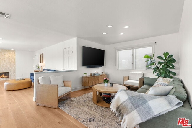 Building Photo - 29 Lighthouse St