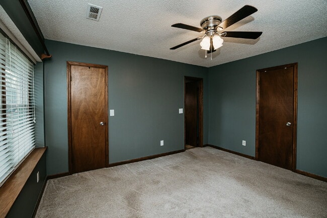 Building Photo - Move-In Ready! 3-Bed Home with Spacious Backyard