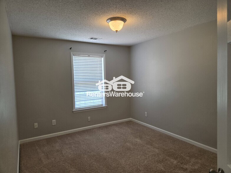 Building Photo - 2580 Alvecot Cir SE