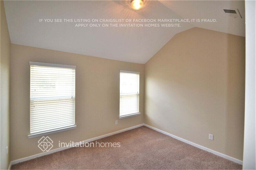 Building Photo - 4968 Locherby Dr
