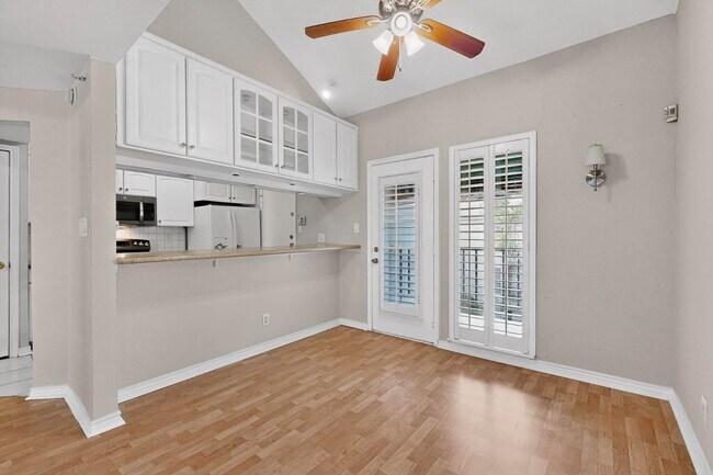 Building Photo - 3105 San Jacinto St