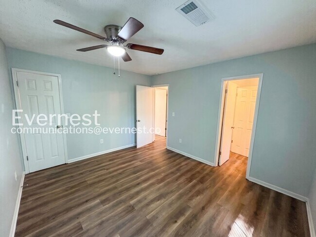 Building Photo - 7800 Park Ln