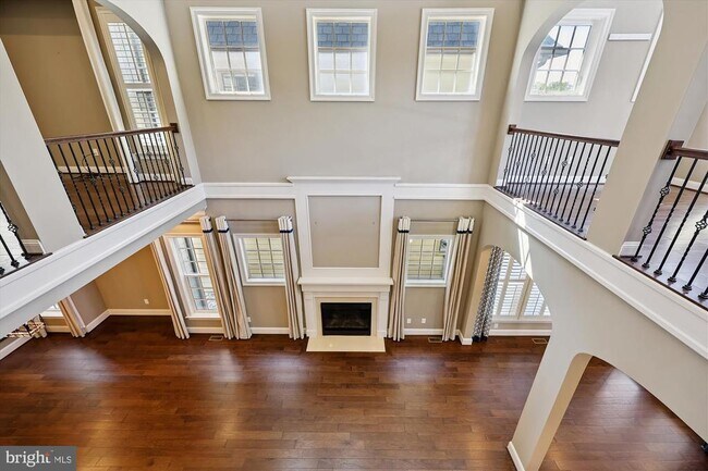Building Photo - 448 Salk Cir