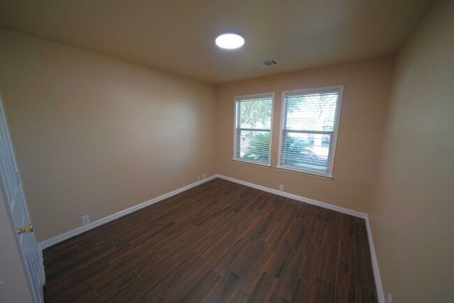 Building Photo - Immaculately upgraded and maintained home now available in Cibolo! Realtor Commission: $550