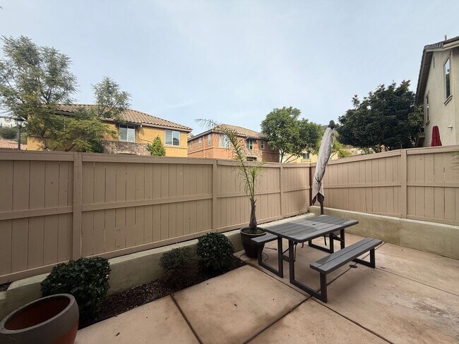 Building Photo - Great 3B/2.5BA House in Gated San Elijo Hills Community!