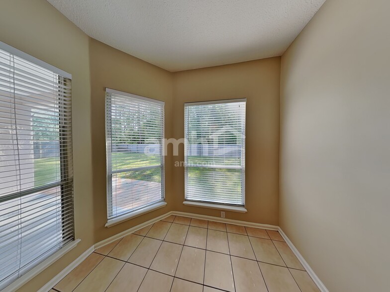 Building Photo - 14021 Golden Eagle Dr