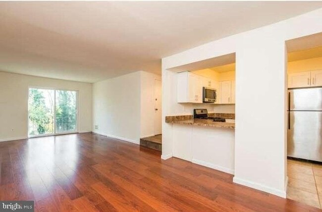 Building Photo - 326 Hermit St