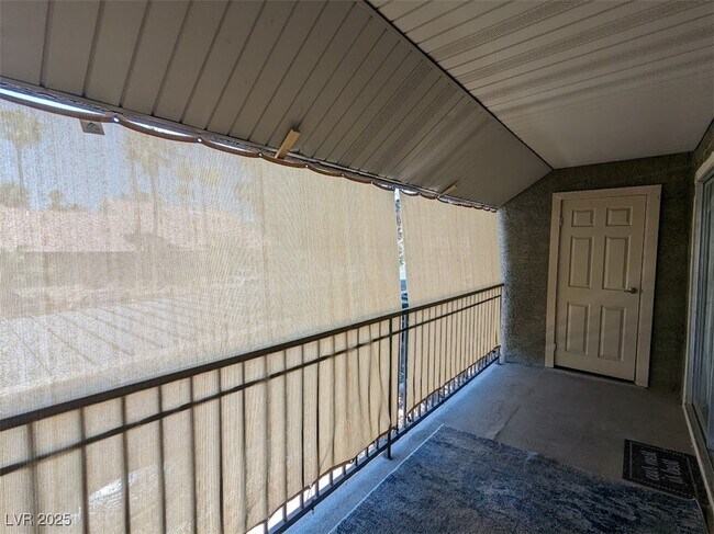 Building Photo - 5044 River Glen Dr