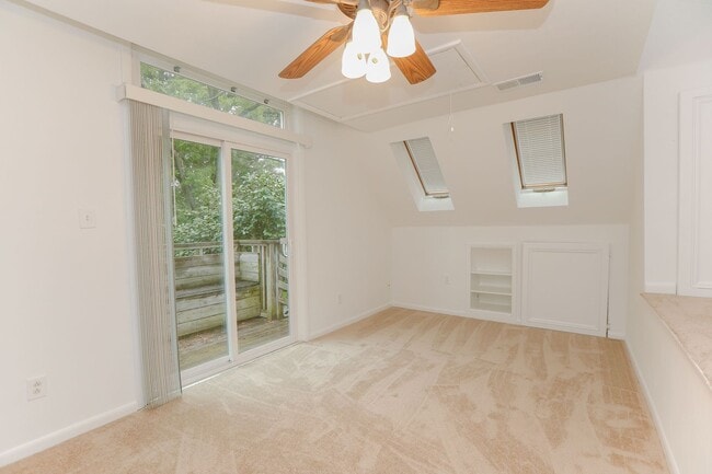 Building Photo - Beautiful Lake Home Rental in Norfolk!