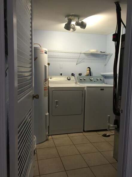 Laundry room - 3766 Persimmon Cir