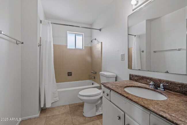 Building Photo - 2346 E Shaw Butte Dr