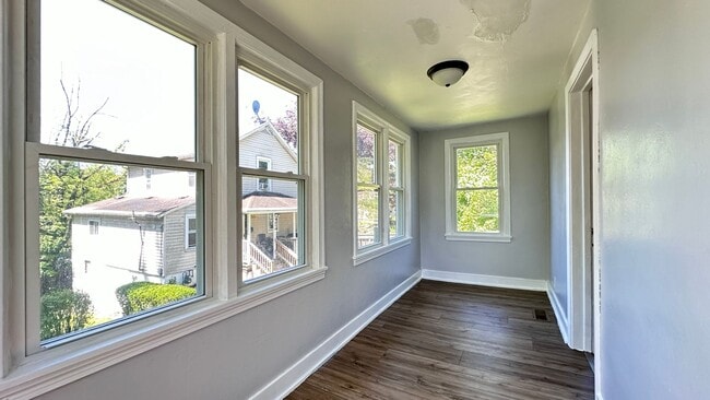 Building Photo - Spacious 3-bed home in Midland, PA!