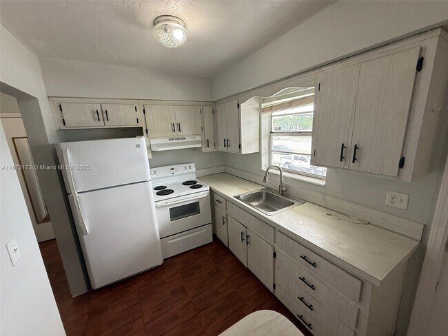Building Photo - 7401 Pines Blvd