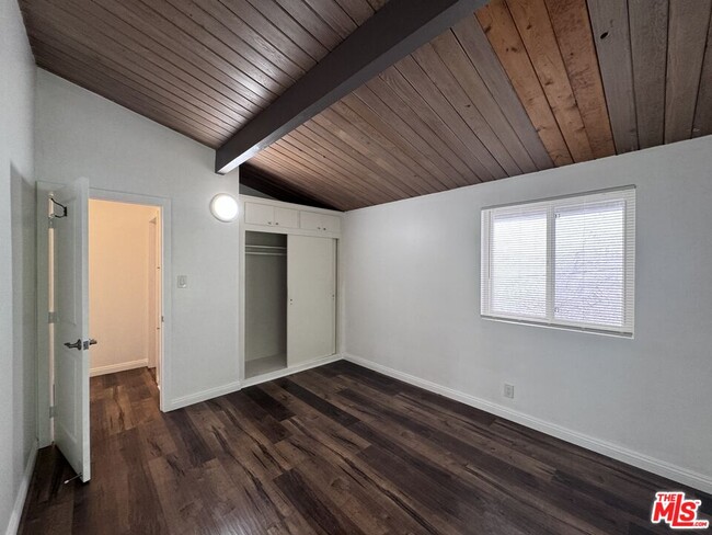 Building Photo - 4419 W Rosecrans Ave