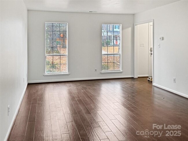 Building Photo - 8509 Golf Ridge Dr