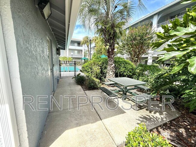 Building Photo - 122 Water Front Way
