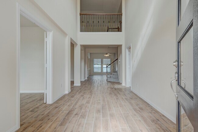 Building Photo - 173 Dina Ln