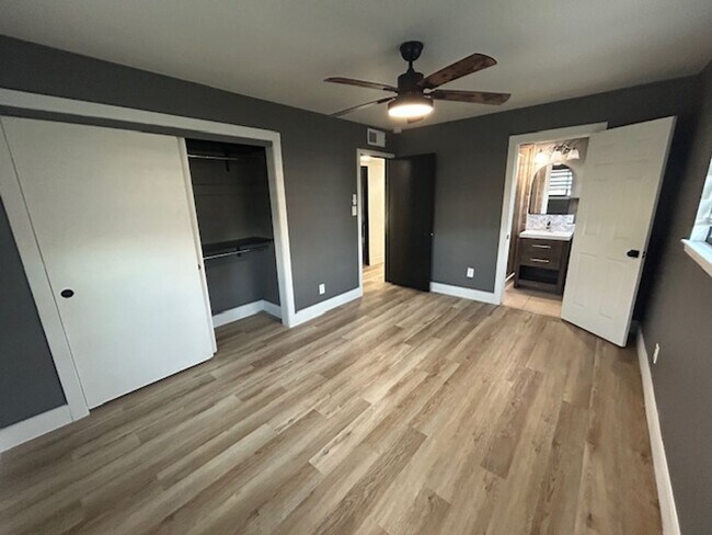 Building Photo - 2324 S Sallee St