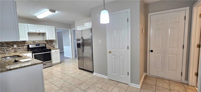 Building Photo - 610 James Ridge Dr