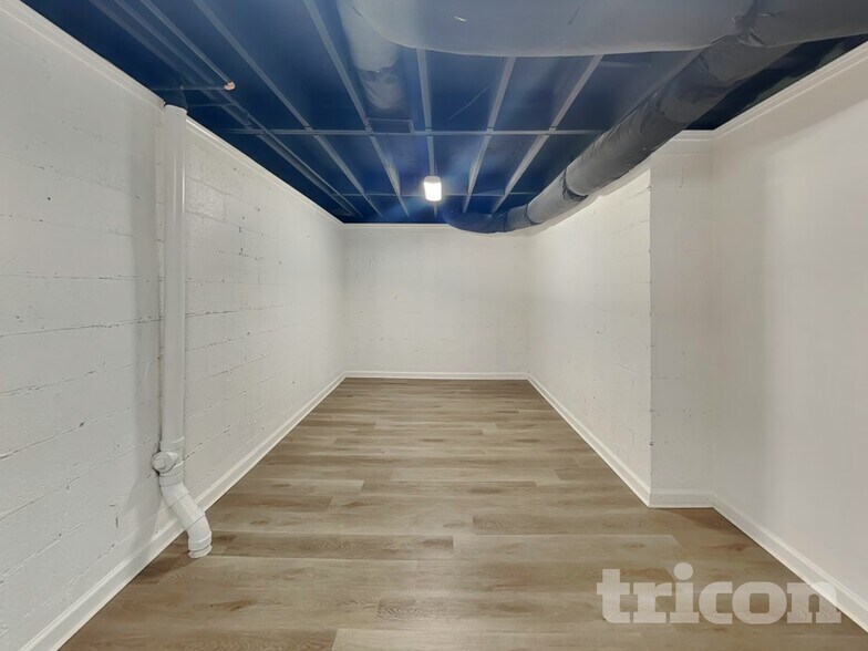 Building Photo - 985 Brookmont Dr S W