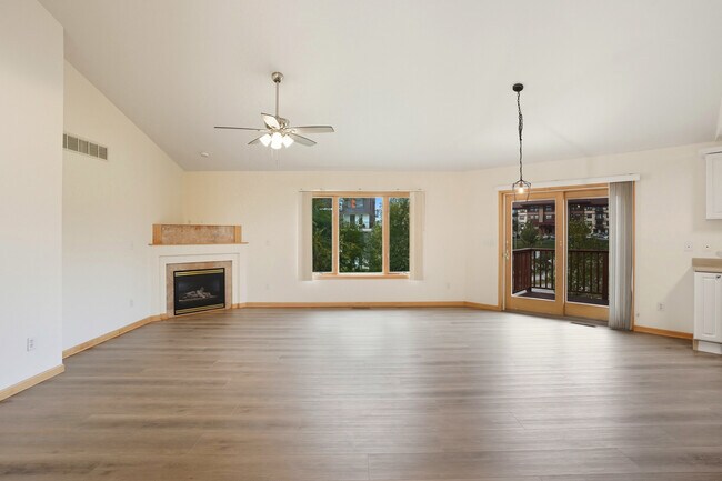 Building Photo - 8 Redtail Ct