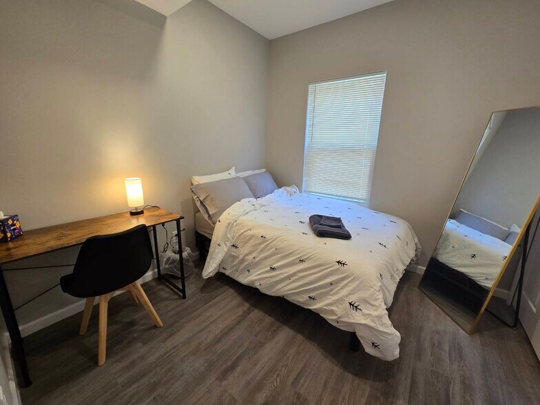 Building Photo - 203 N State St