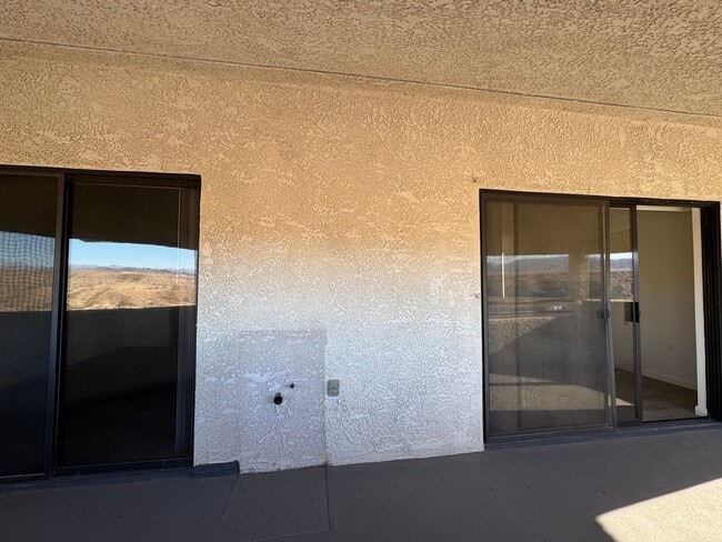 Building Photo - Stunning Remodeled 3-Bed Condo with River & Casino Views!