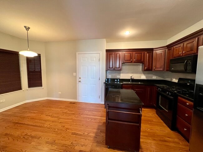 Building Photo - 300 Lunt Ave