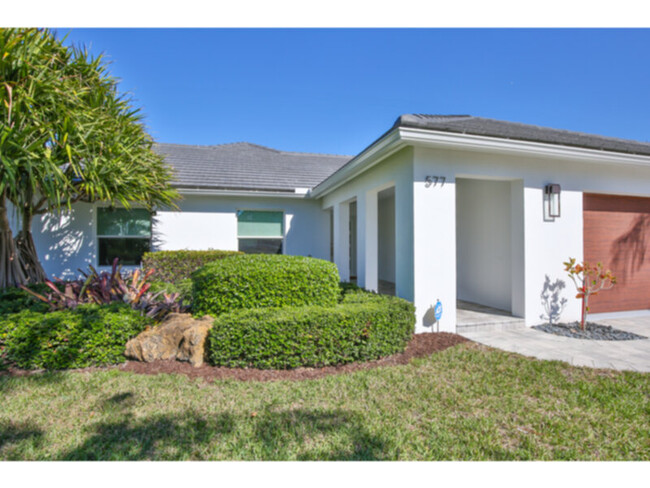 Building Photo - Beautifully renovated home in Bird Key, Sa...