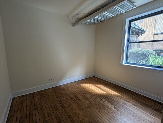 Building Photo - 2338 N Spaulding Ave