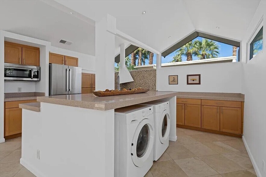 Building Photo - 193 W Merito Pl