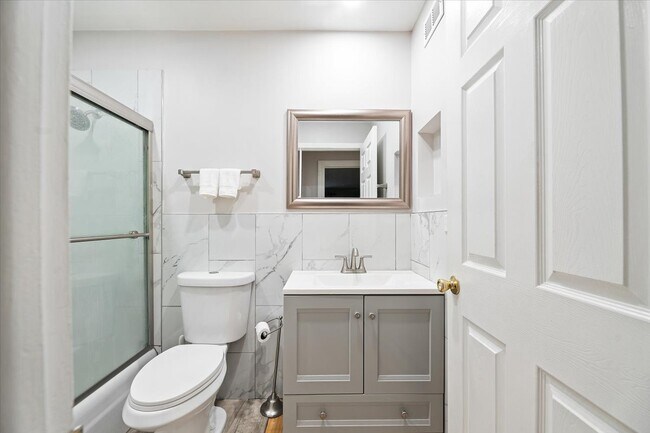 Building Photo - 5300 Carriage Way Dr