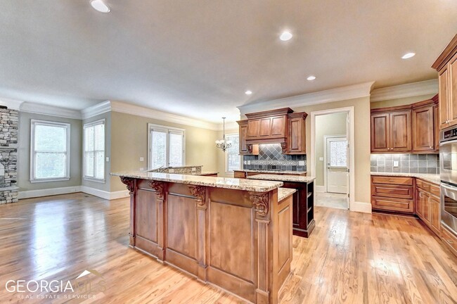 Building Photo - 8920 Doral Dr