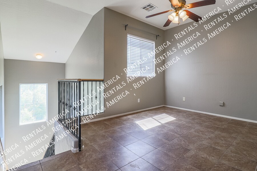 Building Photo - 747 N Port Dr
