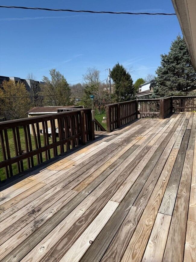 Building Photo - 3 BR / 3 BA Single-family home near Ellettsville