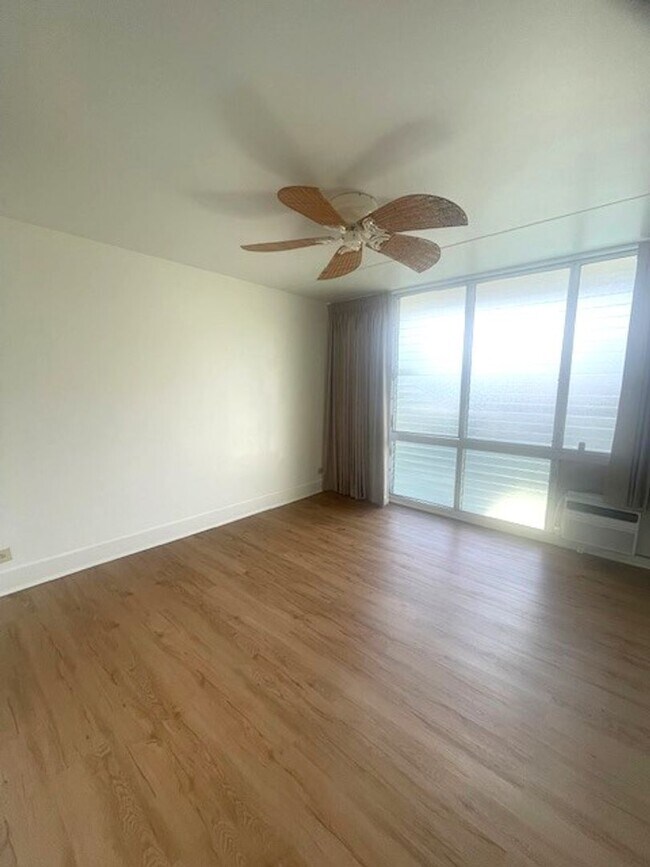 Building Photo - Upgraded 2 Bedroom / 1 Bath at the Iolani Regent