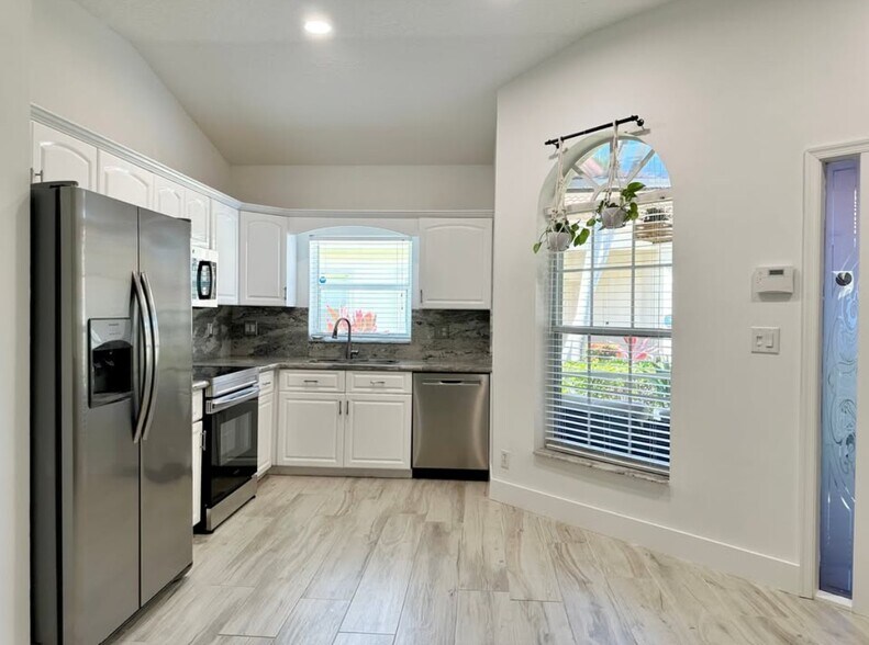 Building Photo - 1813 Wood Fern Dr