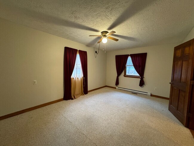 Building Photo - Rent free December & January  ! Sign a lease in December and enjoy December and January rent free!