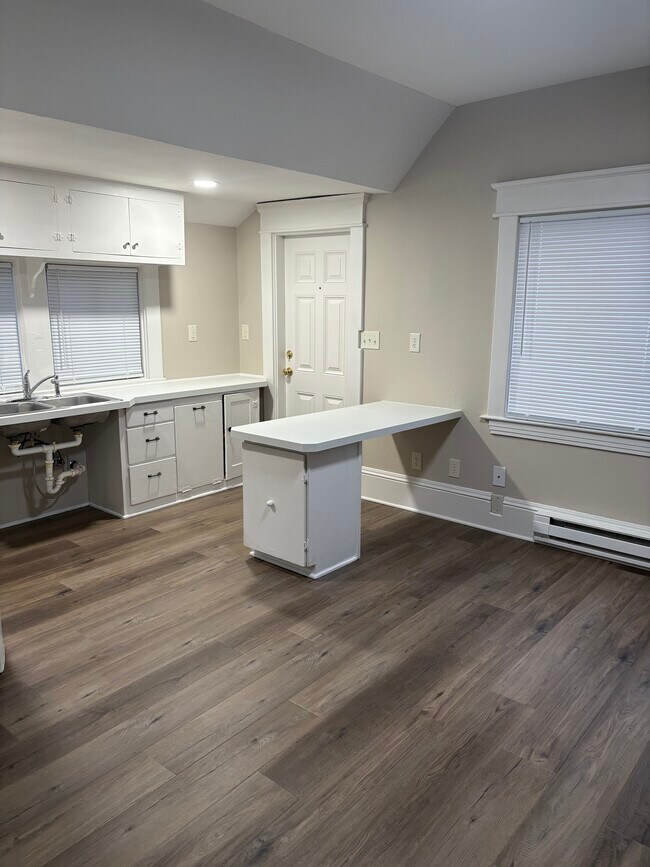 Building Photo - 3121 Hoyt Ave