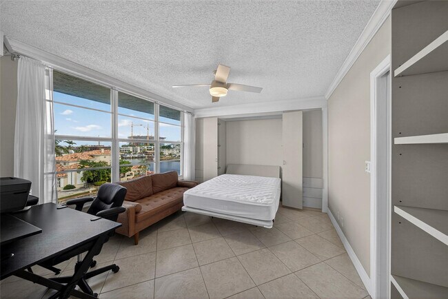 Building Photo - 3180 NE 48th Ct