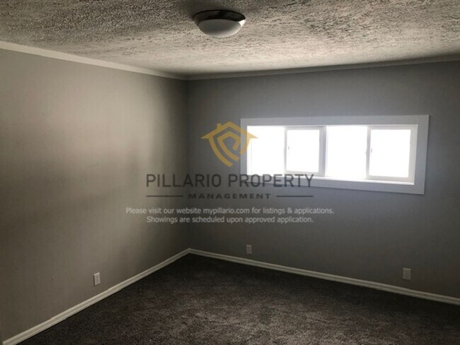 Building Photo - 4-Bedroom Home with Spacious Kitchen & Detached Garage, Available NOW!