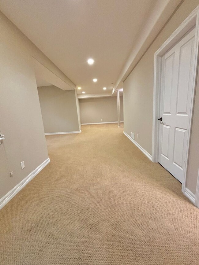 Building Photo - 8890 Tappy Toorie Cir