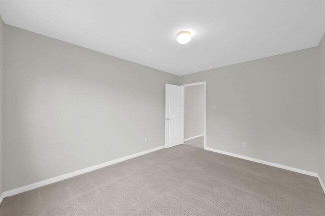 Building Photo - 16693 Meadowcroft St