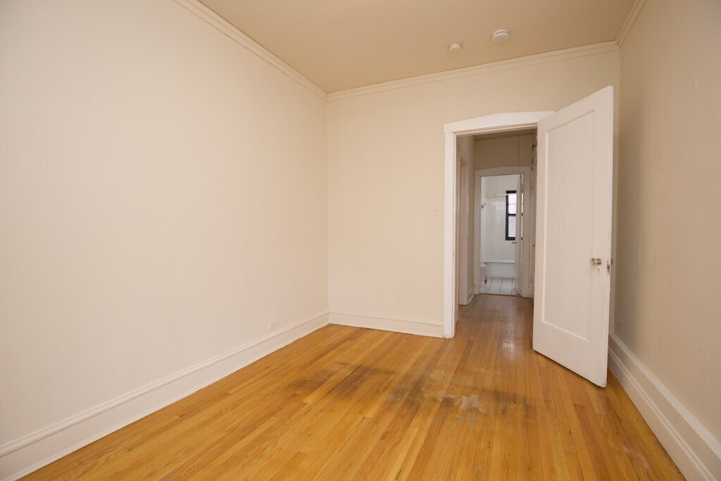 Building Photo - 1238 Oak Ave