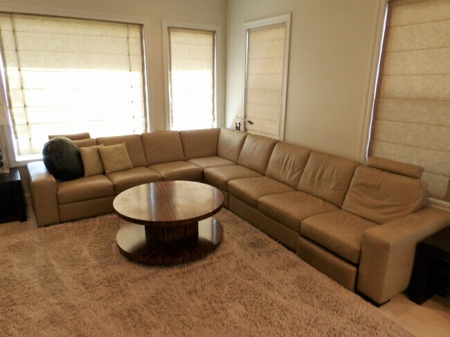 Building Photo - LUXURY LIVING W/ LAS VEGAS STRIP VIEWS!!