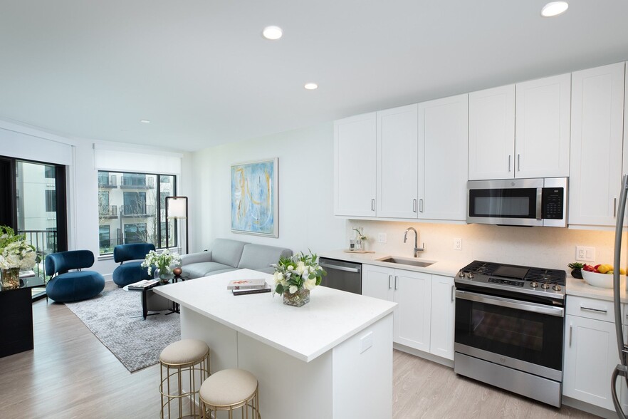 Open-concept floor plans with design flexibility. - The Sterling at Regent Square